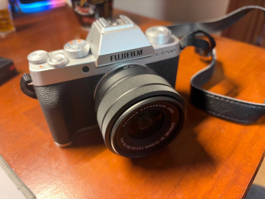 Camera Foto Mirorless Fujifilm X-T200 + Obiectiv 15-45mm F3.5-F5.6