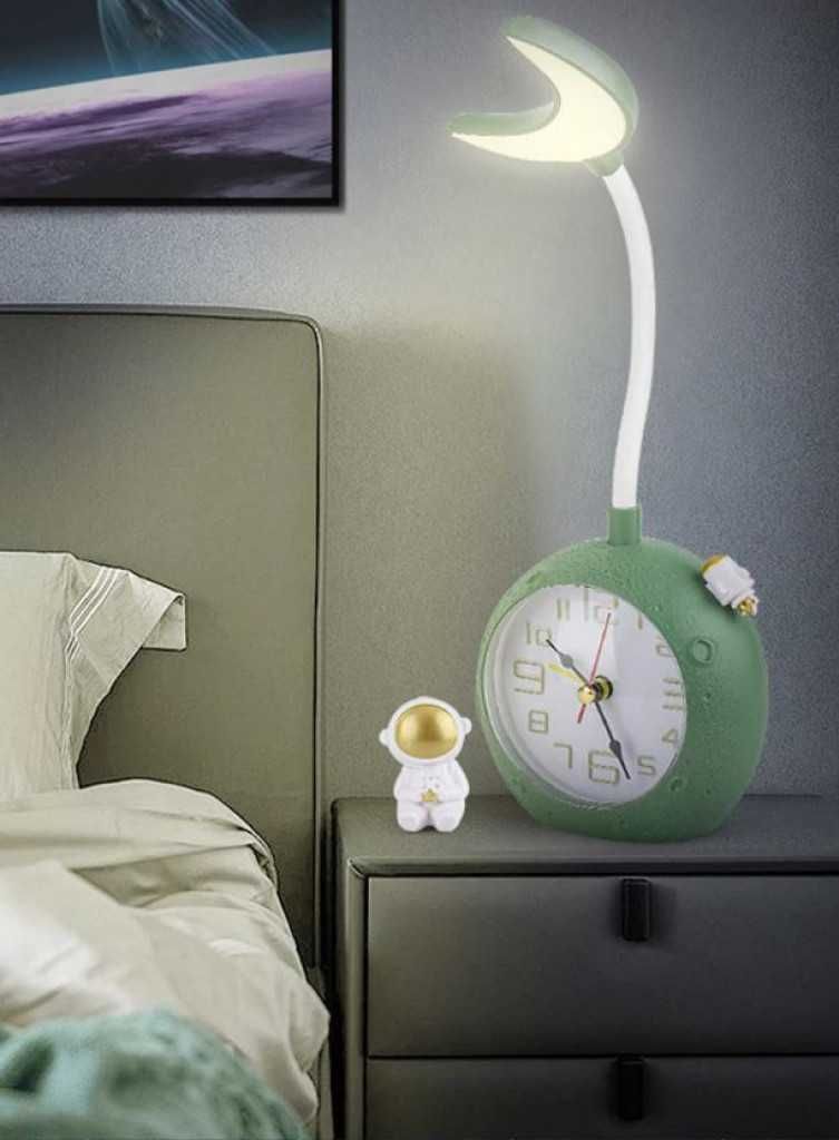 Дестка LED настолна лампа с будилник Astronaut Moon