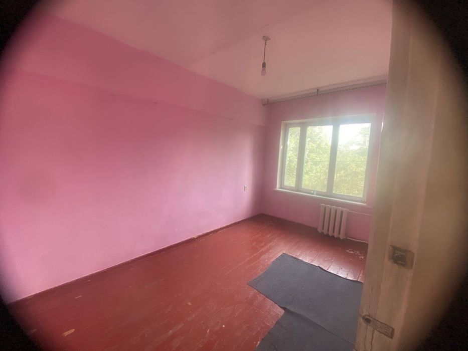 Yunusobod 4 mavzeda 2 xona uy sotiladi