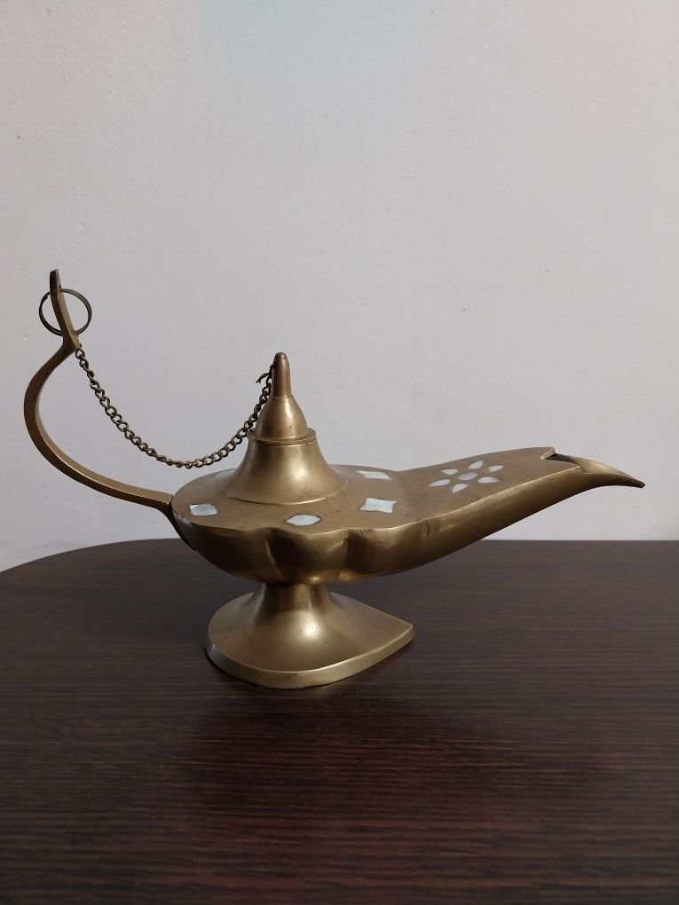 Lampa orientală, bronz