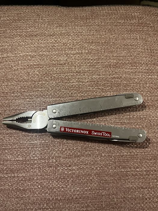 Briceag multifunctional