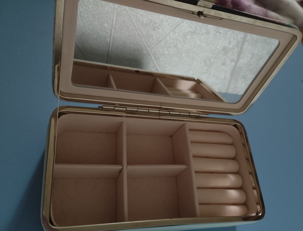 Шкатулка для украшений