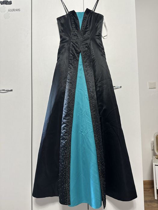 Rochie neagră de seară