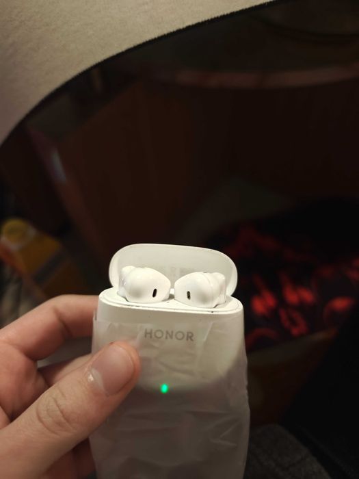 Телефон Honor Magic7 Lite-комплект със слушалки, зарядно и часовник