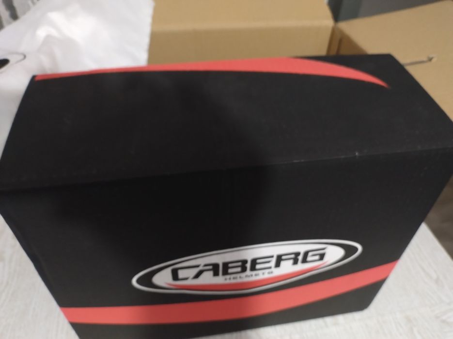 Продавам чисто нова каска модел:  DUKE X WHITE METAL TG: L