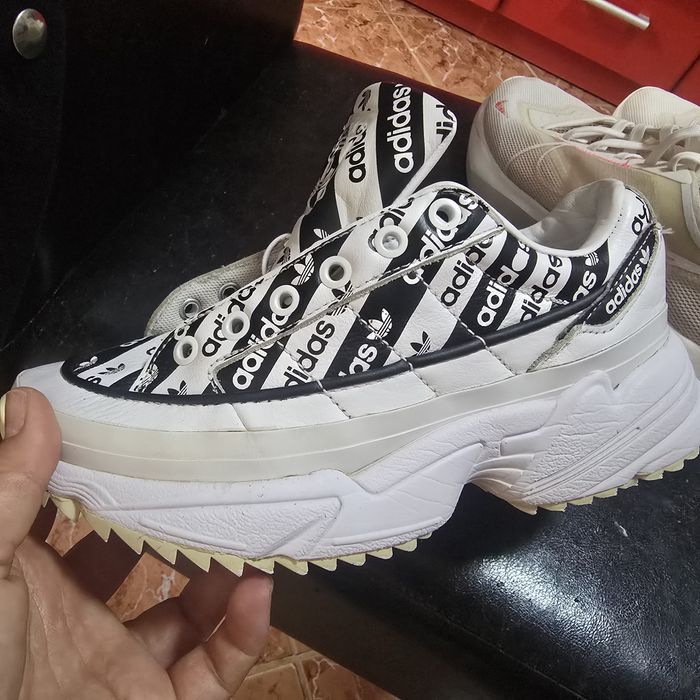 Adidasi de femei albi Adidas