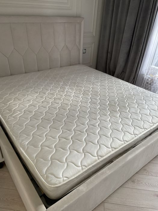 Матрас 180 на 200, б/у