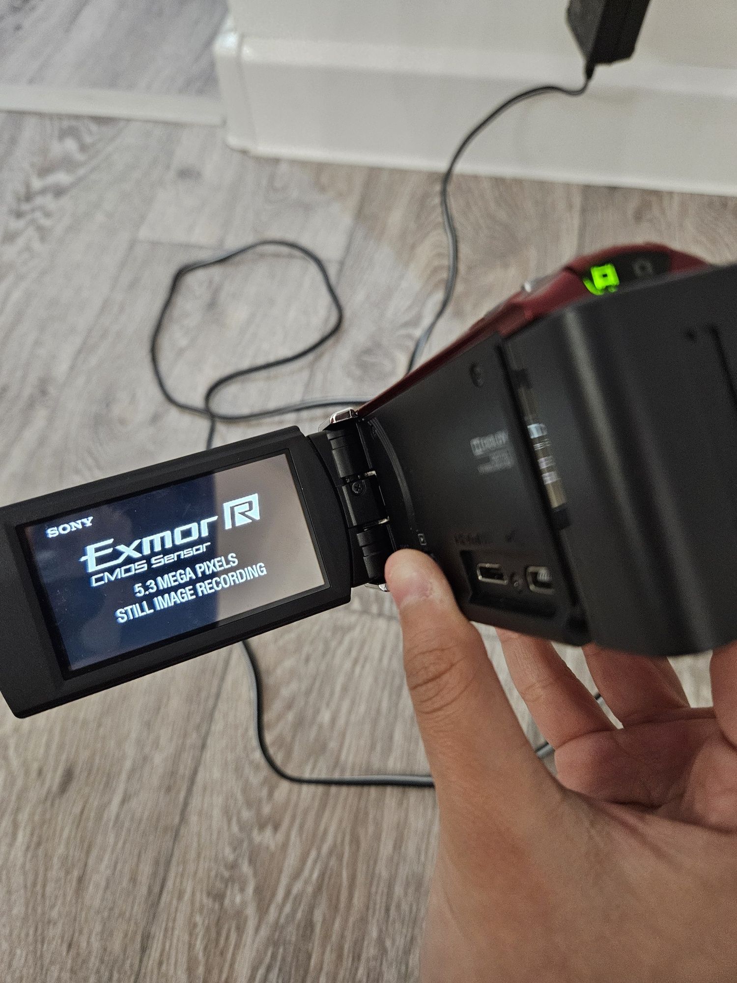 Видеокамера  Sony HDR-CX200E