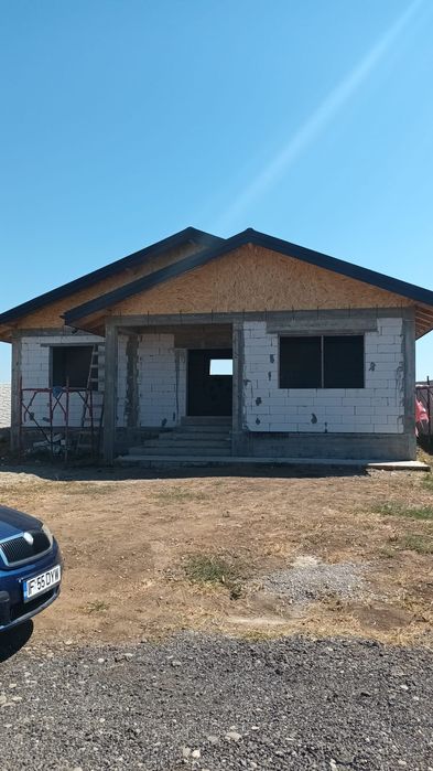 Casă la roșu în comuna Dascalu..