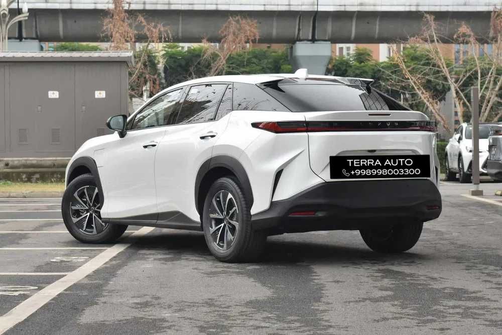 Lexus RZ UX вся серия по заказу в кратчайшие сроки