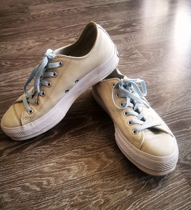 Tenesi din piele și talpa groasa Converse