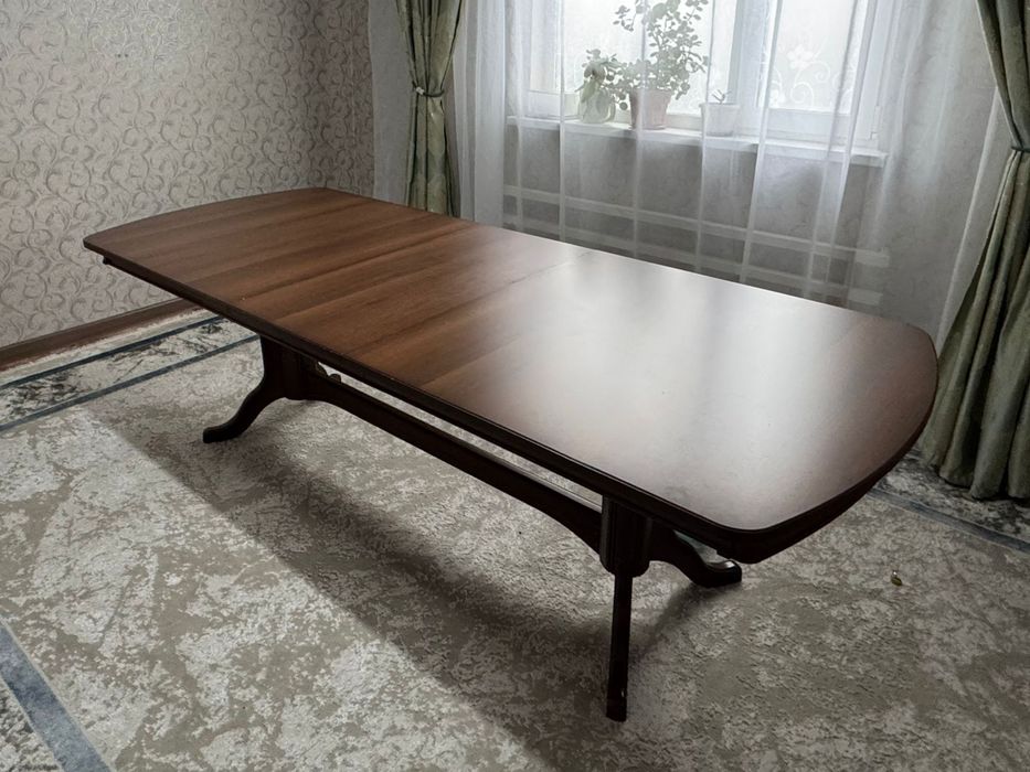 Стол со стульями