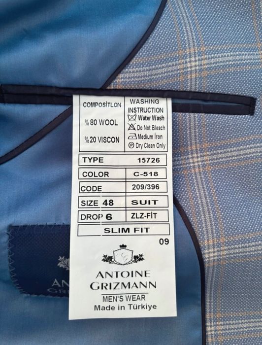 Costum albastru bărbătesc