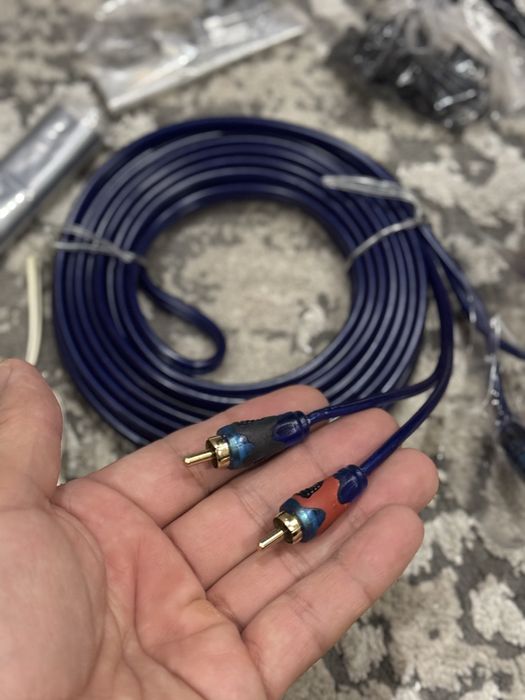 Уселител ёки апарутарага керели штекер ва симлар.