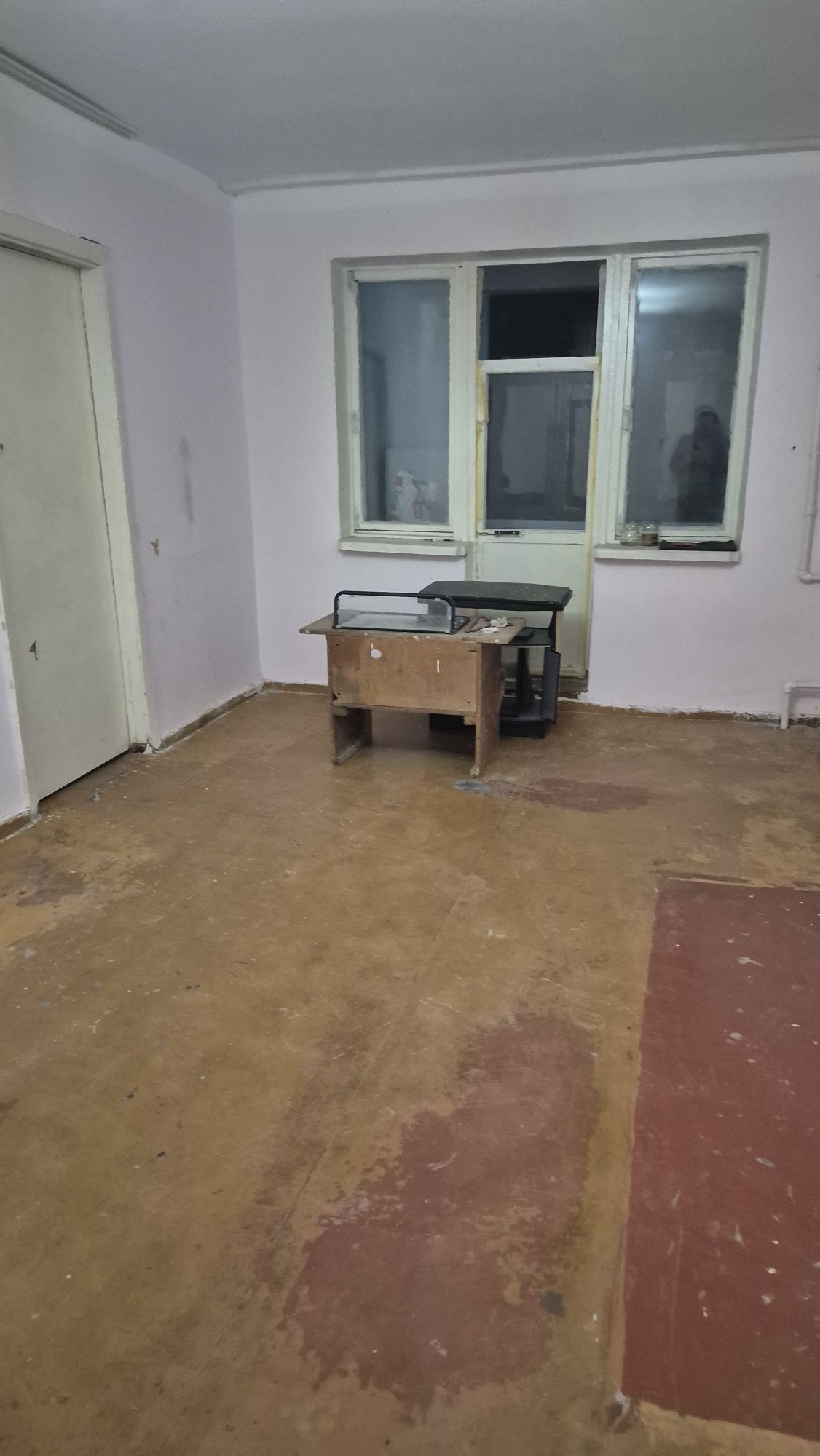 Квартира сотилади 2хоналик 1 этаж 1чи мекрарайон 45 дом без маклер 974