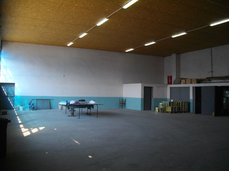 Дава се под наем Склад в Русе, Алеи Възраждане - 420 кв.м за 765 € - Снимка #2