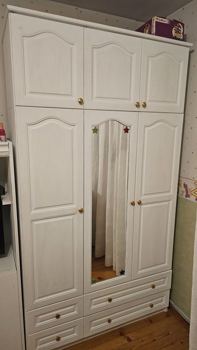 Гардероб масивна дървесина