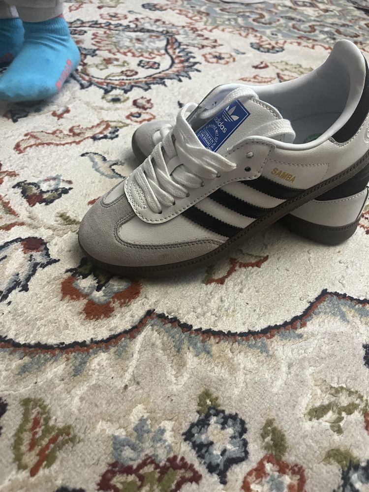 Продам кроссовки adidas!