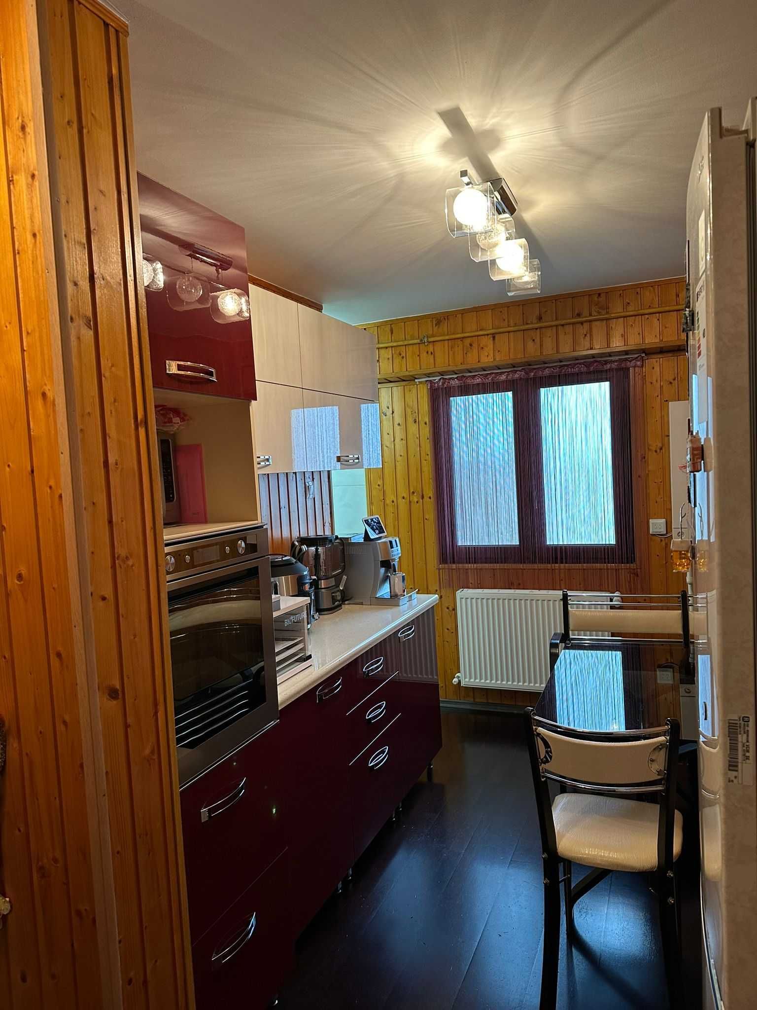 Vand apartament 3 camere ultracentral Navodari