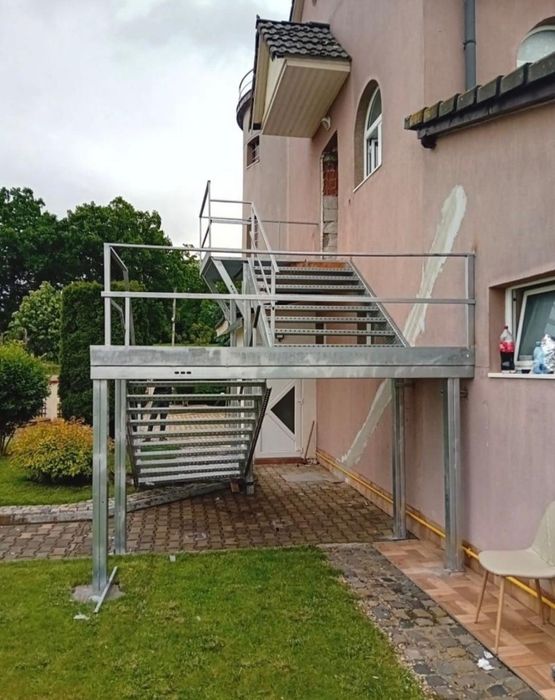 Scări metalice zincate
