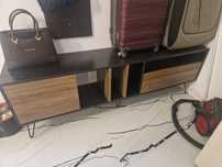 Comoda  living   hol.  180 lungime   cu picioare  metalice