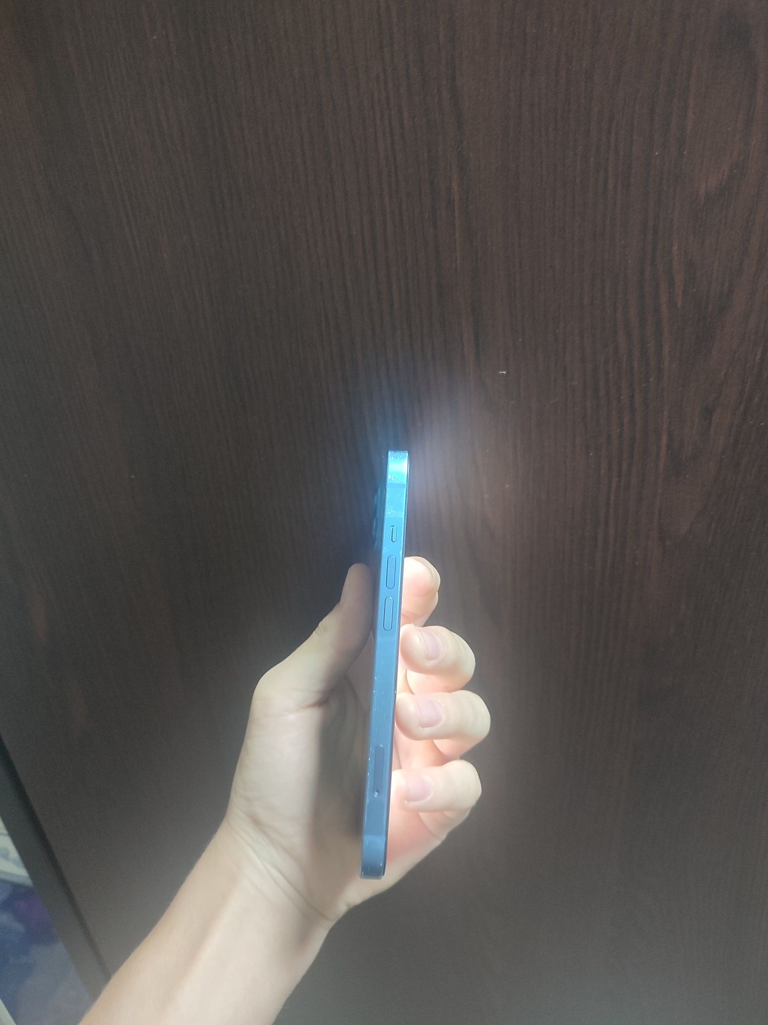 Продам Iphone 13