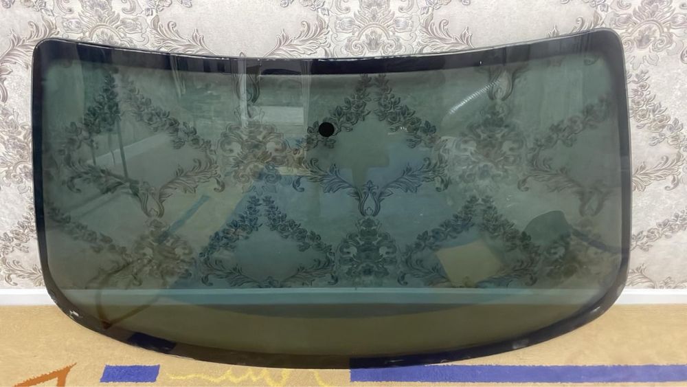 Лобовое на Audi 100