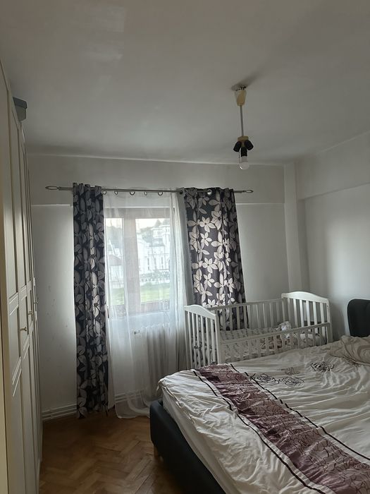 Vand apartamant 2 camere, pietroasa