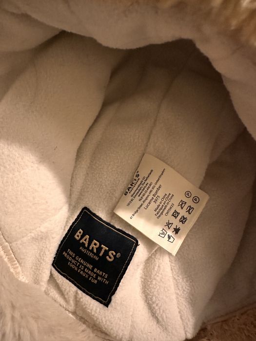 Caciula imblanita Barts