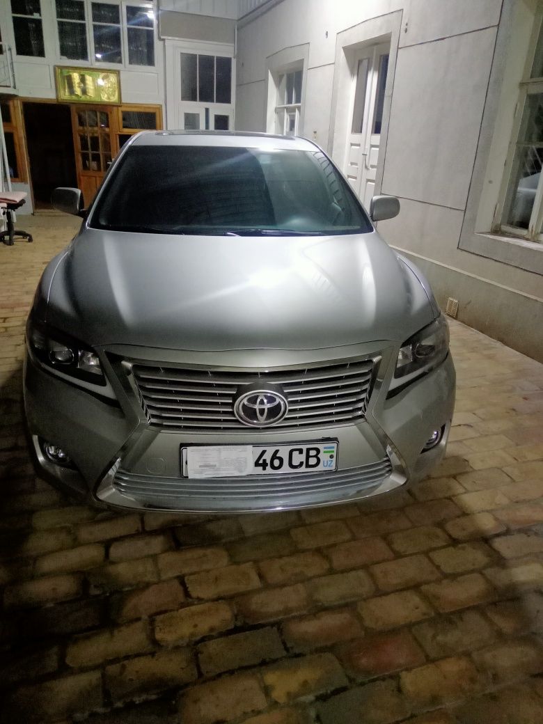 Toyota camry sotiladi