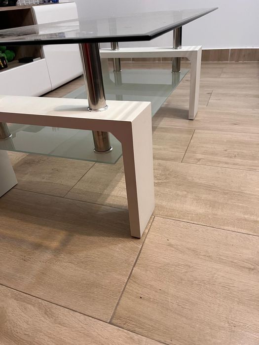 Masa living din sticla