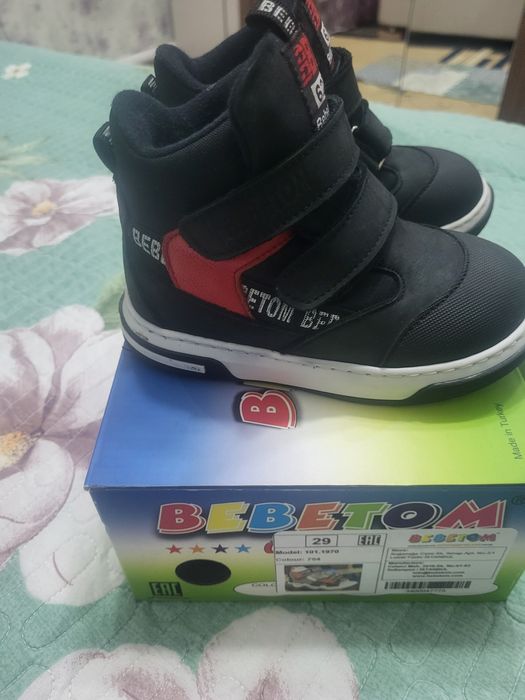 Продаются детские ботиночки