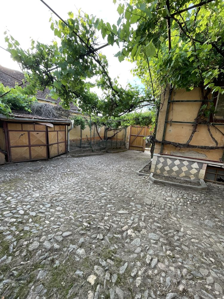Vând casa in Miercurea Sibiului