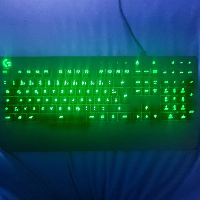 Vând/schimb tastatura Logitech g213