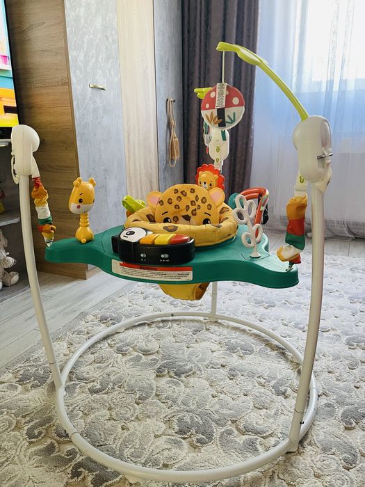 Fisher-Price Jumperoo, un centru de activități pentru bebeluși