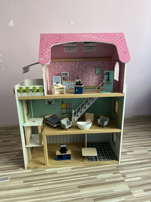 Детска дървена къща за кукли