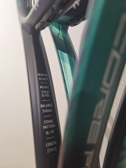 Yonex VCore Pro 97 Stare excelenta Maner 2