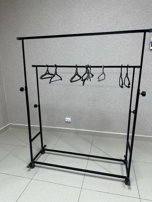 Продам стойку для вещей вешалку передвижную