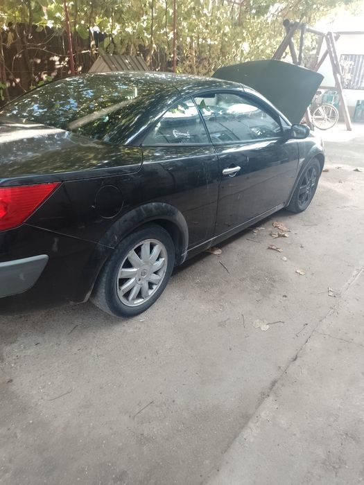Vând Renault Megane 2 decapotabil cu volan pe dreapta.+ Una bonus
