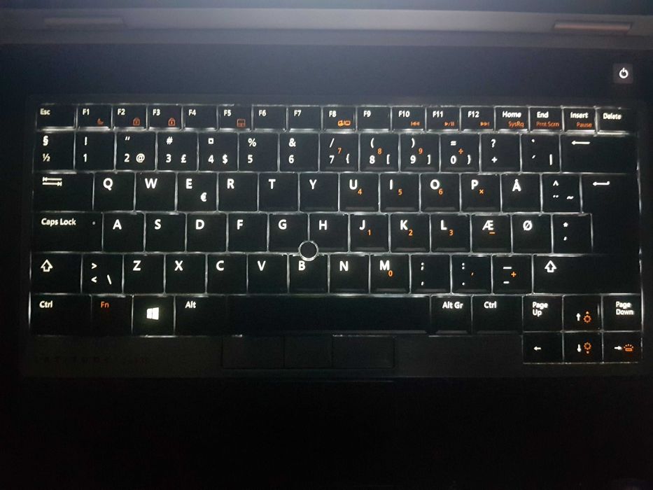 Laptop DELL i5 tastatura luminata cu incarcator si geanta transport