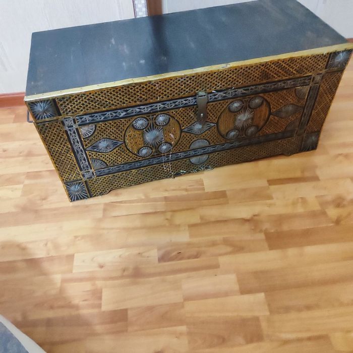 Продаются 2  сундука в хорошем состоянии