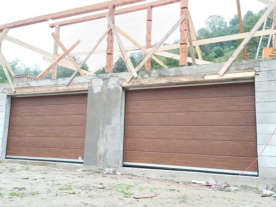 Usa de garaj/ usi secționale/ porți industriale/ usa tip rulou/ usi