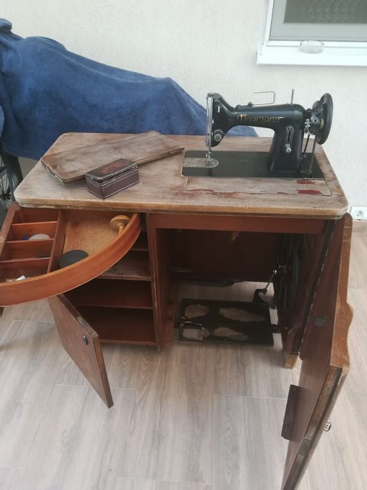 Masina de cusut Naumann