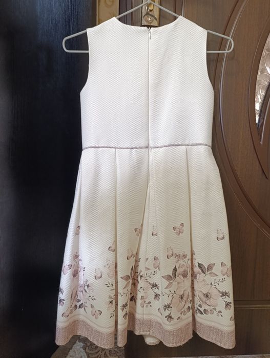 Продаётся платье с пиджаком.