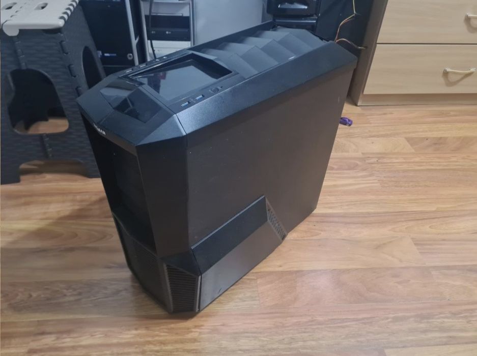 16 ram
placa video rx 570 8gb 
carcasa zalman
ssd 128 gb
ssd