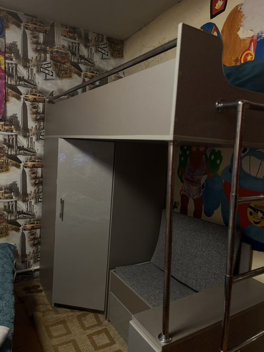 продам 2 этажную кровать в неплохом состоянии