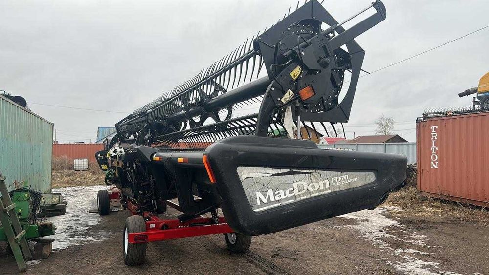 Продам жатку зерновую MacDon FD70