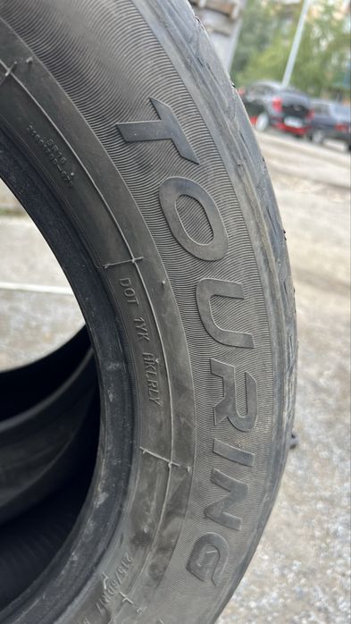 Продам шины на 215/60 R17 в количестве 2 шт по 18’000 за 1 шину в