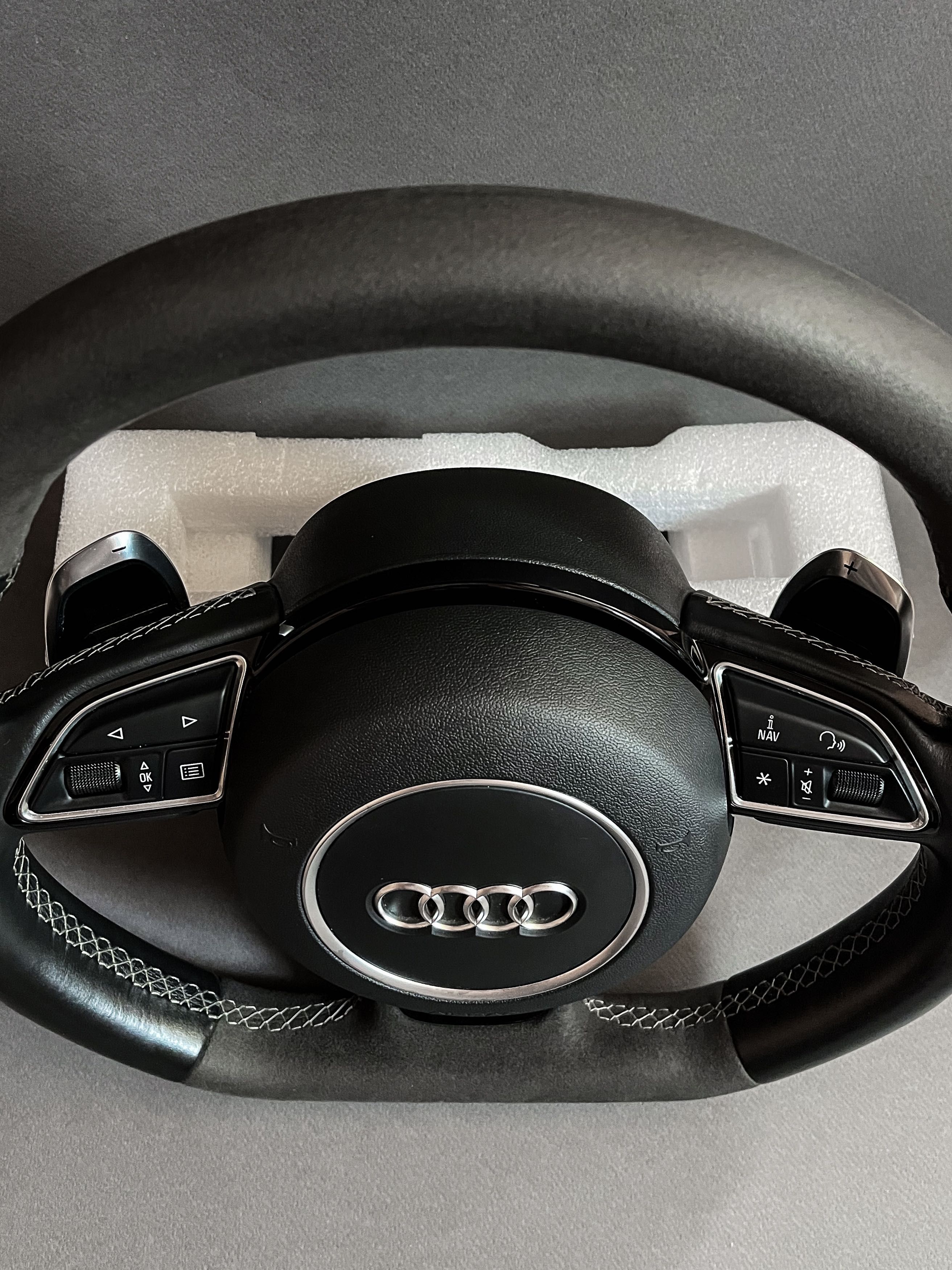 Audi RS3 8V Flat Bottom Волан Алкантара ( Оригинален )