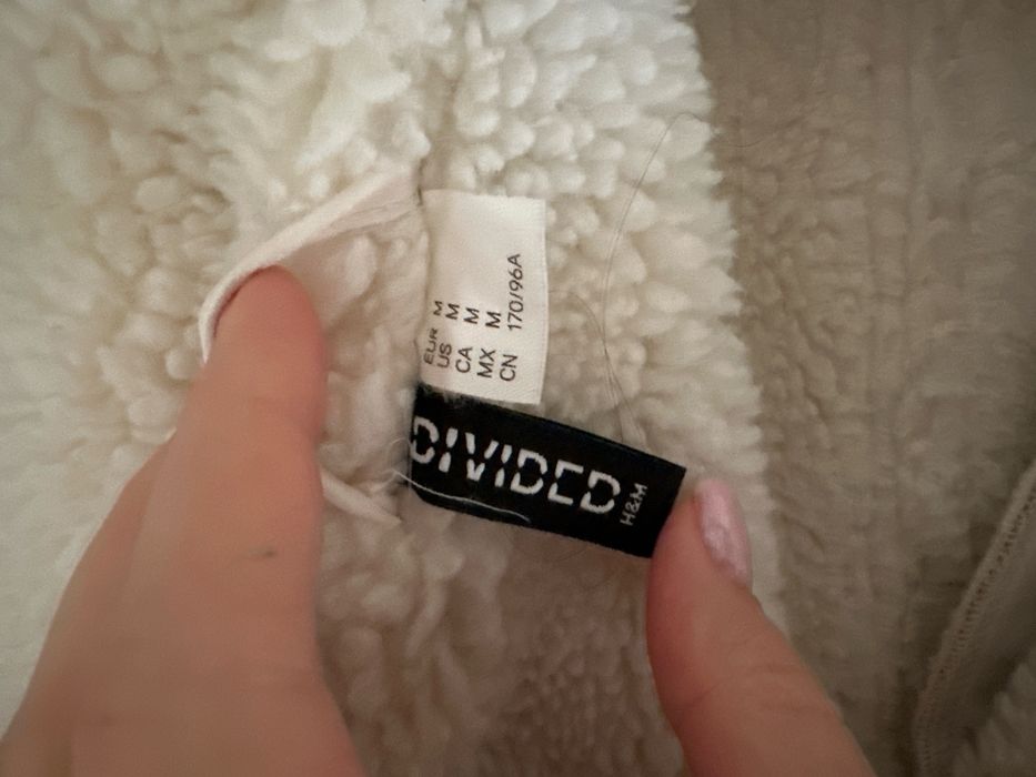 зимно яке с бели детайли